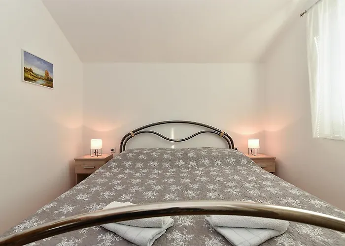 Appartement Mladen 1860 *